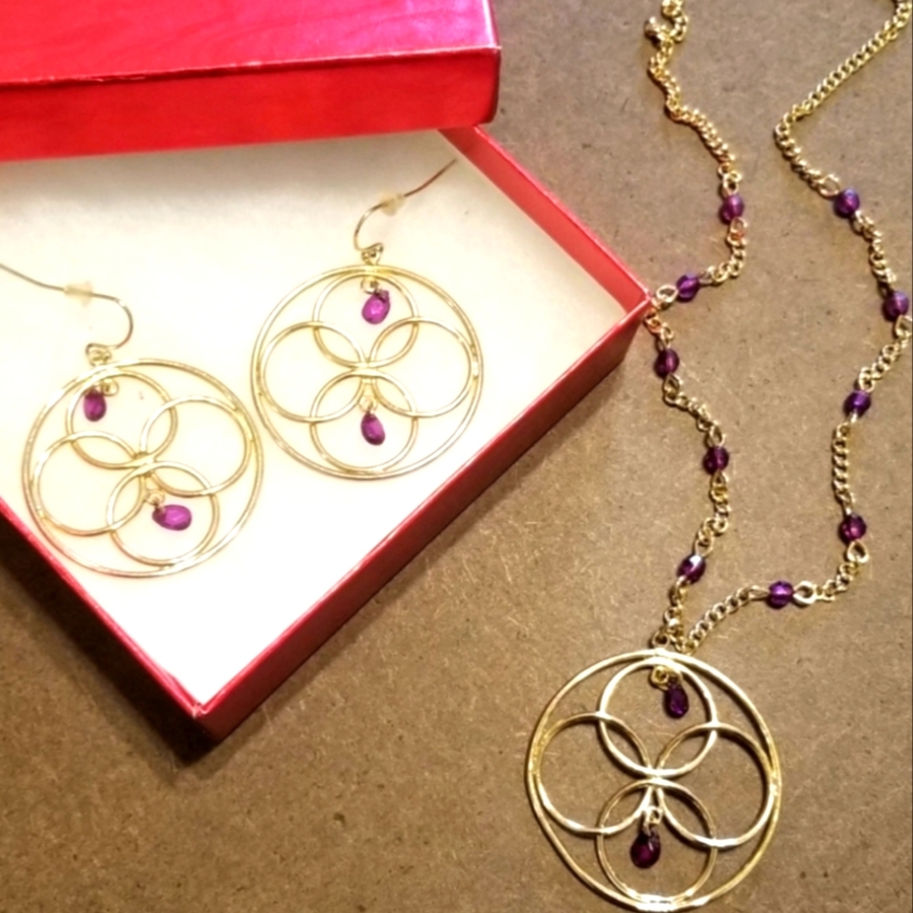 Pretty necklace and earrings set